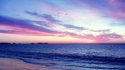 10.我喜欢做梦，因为尽管梦想是虚幻的，但它们却是真实的！