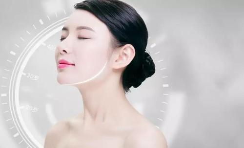 10.智慧是一种理性和思维方式。聪明的女人知道自己想要什么，知道自己应该做什么和不应该做什么。不要以炫耀自己的学历和知识为荣，而要更加注意应用程序。聪明的女人知道如何区分男人，不会将自己的精力浪费在那些不值得的男人身上。