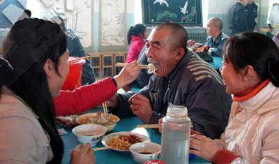 11.没有什么比巴格达更美，没有什么比母亲更值得信赖。