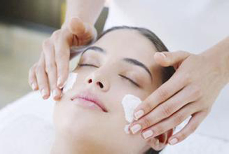 11.护肤产品与早餐相同。您可以将它们使用一生，最多可以使用一段时间。每天必须吃早餐，并且每天必须使用护肤产品以达到保养的效果。