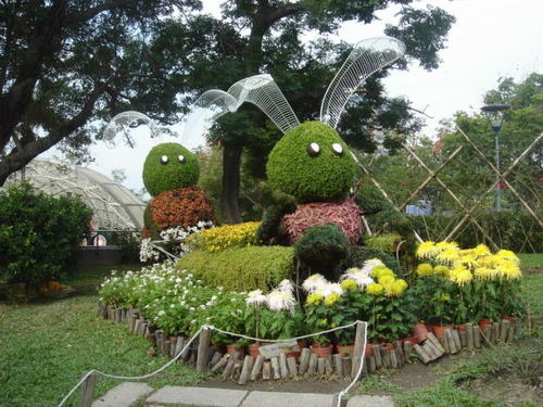 12.家庭是成长的摇篮。在她的照顾下，您可以长大。家庭是力量的来源。用她的浇水，您可以长大。