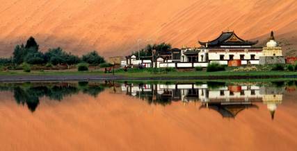 10.房子就是港口。当它很远时它将自然返回。家就是港口。家庭依靠它。累的时候，它躺在柔软的床上。喝醉一次。家是人民的永久居所