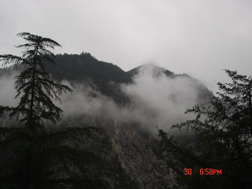 11.家庭的亲情可能是平凡的，没有友谊的狂妄和爱的活力