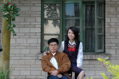 12.家庭的情感是阳光，它带走了黑暗，把光抛在了身后。