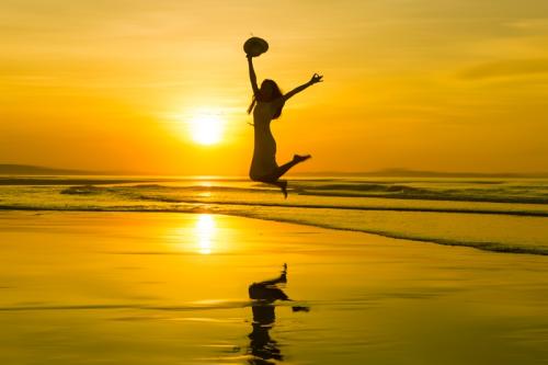 12.我渴望自由。如果我拥有它，我将成为一只鹰，在蓝天中飞翔，飞向世界上最高和最远的地方，以实现我的梦想；在风雨中，我将骄傲地飞翔，尽管遇到困难，我将是最好的自己。