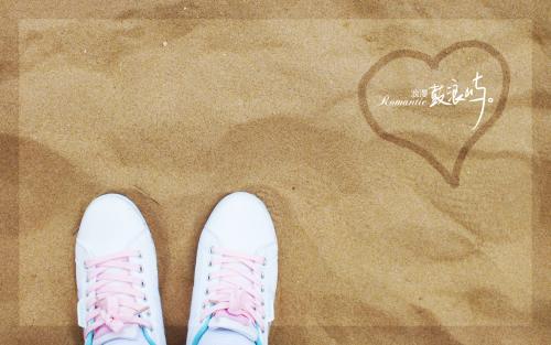 12.其实生活很简单，只要在阳光明媚的日子里充分拥抱阳光即可。