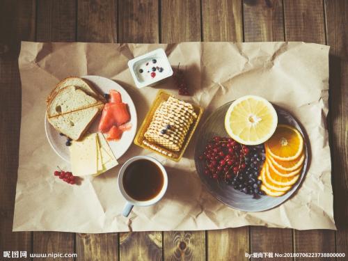 10.什么是家庭感情？家庭亲情是明星。在漆黑的夜晚，它可以引导失落的心。什么是家庭感情？家庭亲情是一条绳索，“烤”的考验，用它的身体牢固地连接着心与心，什么是家庭亲情？家庭亲情是一罐蜂蜜，里面含有浓烈的香气，“孟”《郊区的母亲送别》令人着迷。什么是家庭亲情？家庭亲情是字典，星星，绳索和蜂蜜。其实，父亲，家人的深情是一种幸福。