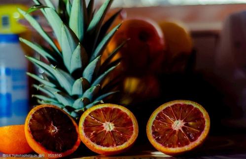 11.人类的情感就像广阔而坚实的地球，无所不在，无所不在。也许您不会感觉到亲戚对您的爱，但是在小地方，他们无处不在，一直在照顾您。