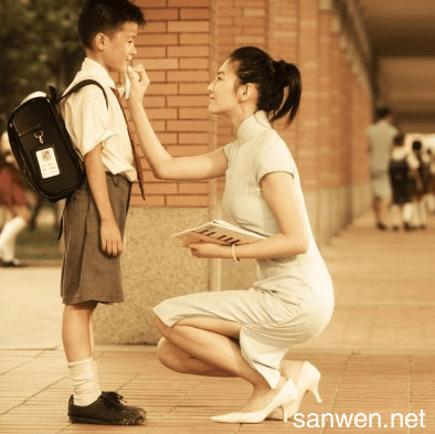 11.河流将我们推向广阔的大海，黎明给我们带来了明媚的早晨。亲爱的老师，您带领我们到了光荣的生活。