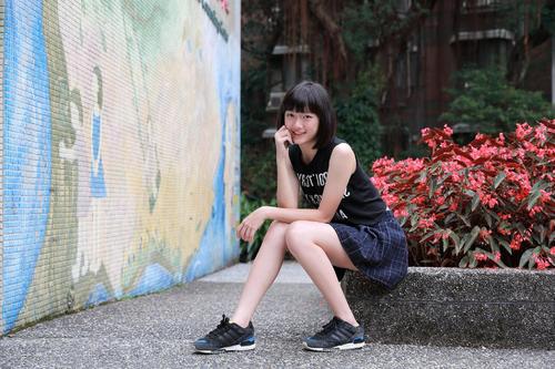 12.我们正在放弃，我们已经清除了我们的记忆，以为我们可以掩饰无辜的美丽。