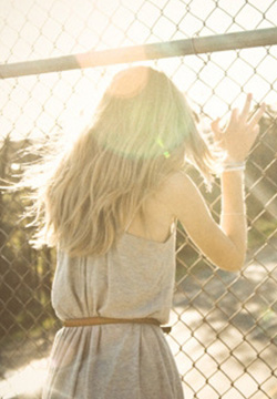 10.心灵的灯塔，只有纯洁无瑕的爱才值得点亮。