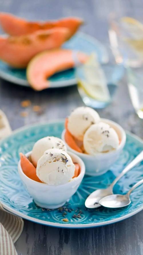 12.即使您不开心，也要微笑并对生活说：我很好。