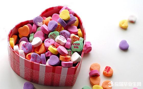 11.感恩是一种生活哲学，是生活中的伟大智慧。感恩可以消除所有内部的不满，感恩可以清除世界上所有的灰尘。在生活中，不可能一帆风顺。各种各样的失败和无助要求我们勇敢面对并公开对待。