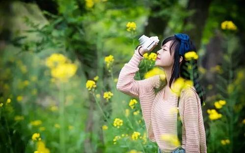 12.岁月匆匆,愿我的祝福留在你心中;和平的句子代表了我所有的愿望;好朋友,简单就是好;良好的友谊,最爽快的是最真实的;良好的命运将持续很长时间。希望:每天快乐!