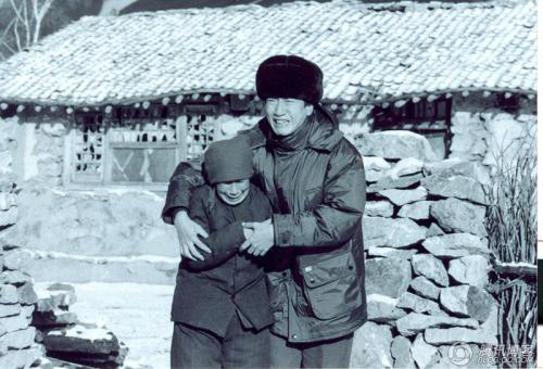 12.母爱是一个港口，让我们远离风浪，享受和平。