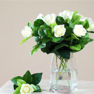 12.白色不是单一颜色。它的前世是丰富多彩的,仅仅因为它令人伤心。