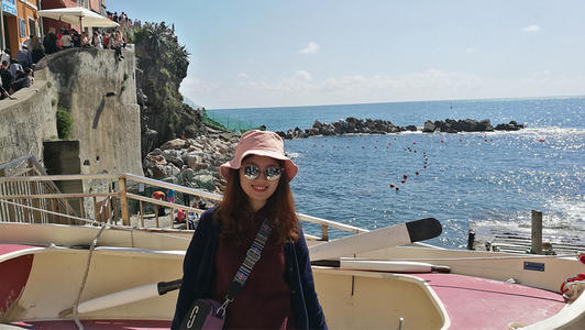 12.我的英语考试获得100分。我忍不住内心的喜悦,像鸟一样飞进了房子。