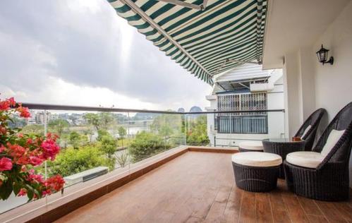 10.在喧闹的城市丛林中，您几乎无法幸福。这时，您不妨花时间去乡下旅行。吸入新鲜的空气，闻到大地的芬芳，看着翠绿色的大地，聆听大自然的奏鸣曲，如蝉鸣，飞鸟，溪流……你会有不同的感觉。