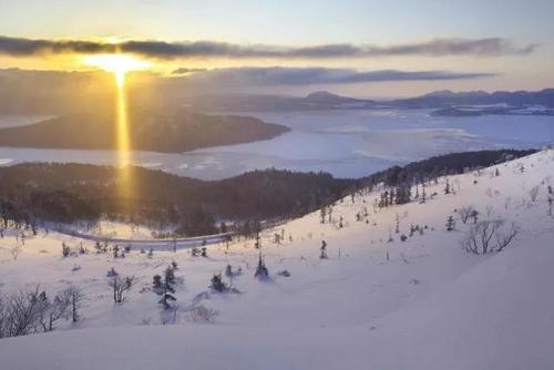 11.平静的湖水激起海浪，我的心情像海浪一样欢乐。