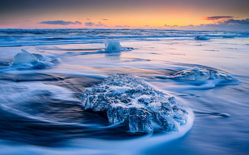 10.聪明的儿子使父亲快乐，愚蠢的儿子使母亲感到羞耻。 -所罗门