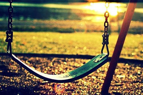 12，亲情就像水，过滤后的复杂性变得纯净；家人的感情就像火一样，使平原在整个煅烧的日子变得尖锐；家人的感情是诗歌，使无聊的修饰后达到一种心情。家庭深情，生命的永恒力量。