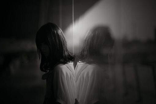 伤心的谈话图片