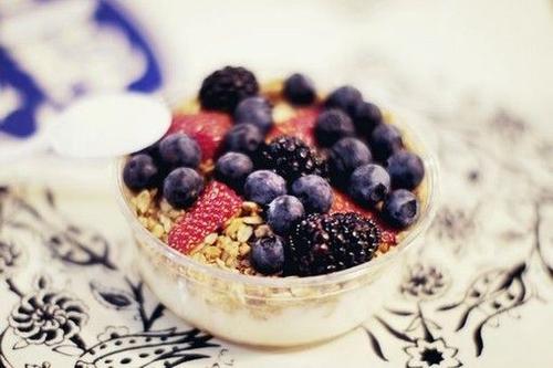 10.如果一个人不恭维他的上级或自大的下属，他就可以成功。所有人都是兄弟。当您与兄弟姐妹成为朋友时，您必须信守诺言。绅士之间的友谊像水一样苍白，但小人之间的友谊却像羞耻一样甜美。