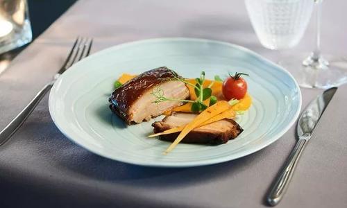 11.享受生活，吃一顿丰盛的晚餐，为身体做按摩，去看看自然之美，并为所拥有的一切而感恩。