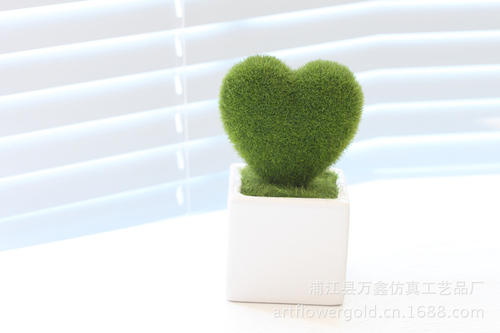 11.父亲的爱就像一块糖果，看上去很硬，但是心却很柔软；父亲的爱就像一本书，表面是平凡的，但是这本书充满了知识。这是你的生日，对爱我的父亲说：父亲，我爱你。