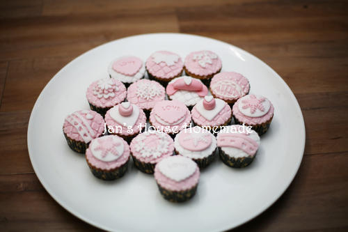 12.我没有迷失，我没有受伤，我没有生气，我只是有点累，我厌倦了付出太多和付出太少。