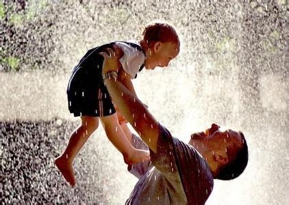 12，家庭感情就像酒​​一样，经过很长一段时间才更加香醇。家庭亲情就像一个影子，没有遗憾。