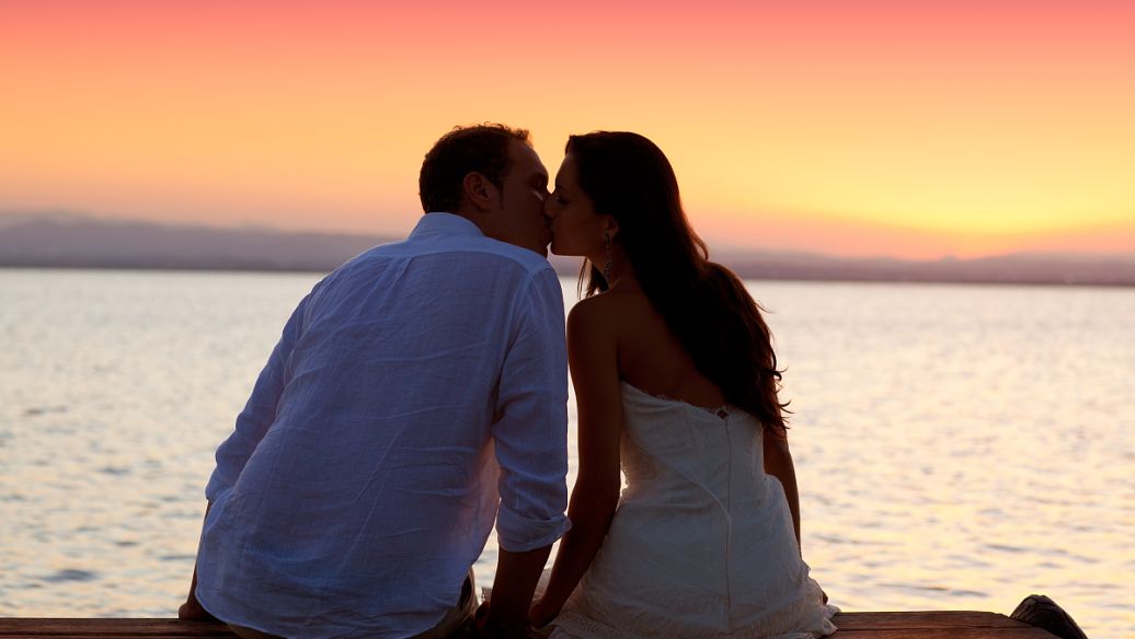 10.谁能告诉我，我怎样才能回到过去，我怎样才能让你回到我身边，爱你的心永远不会改变。