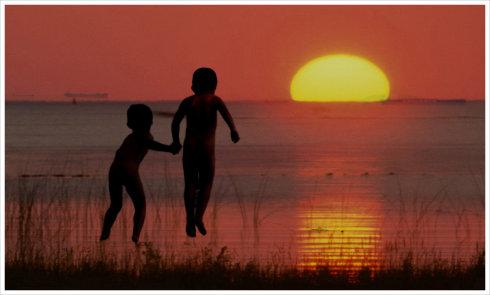 12.兄弟之间的友谊就像一座山，坚韧，正直，安静，不谦虚。 ，像一座山，坚韧刚毅，安静，不谦虚。