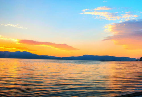 11.无论时间如何，让真实的情感永远持续下去；无论世界如何变化，让容忍永远存在，无论您身在何处或世界尽头，永远让幸福和幸福成为您的伴侣。