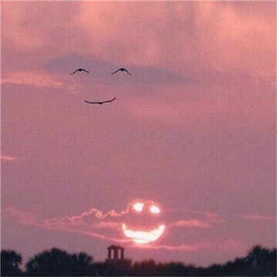 10.亲情是阳光的重复，因此即使在寒冷的冬天，心灵也会像春天一样温暖。