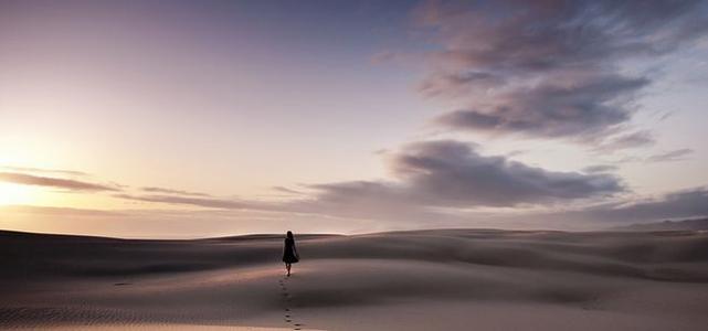 12.我假装过去并不重要，但发现我做不到。 ­