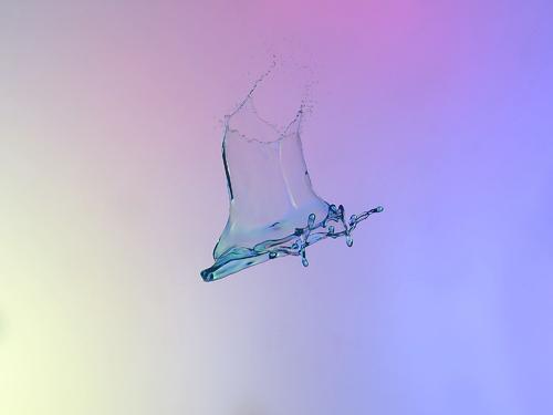 10.对象一起去了海滩。一位美丽（英俊）的异性要求您帮助他涂防晒霜。你会怎么做？