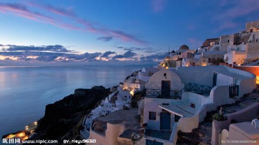 10.海洋所拥有的不仅是一种色彩,而且是一种精神,生命。因此,我所面对的是广阔的海洋。