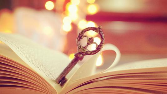 12.我的英语考试获得100分。我忍不住内心的喜悦，像鸟一样飞进了房子。