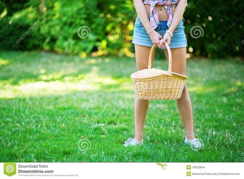 12.看到这个场景，我高兴地在地上翻了个身，大笑，大喊，拍了拍我的手，踩了脚。