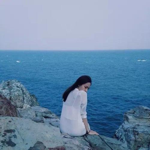 12.家是一个全新的起点，家是一个宁静的港口，家是一个温暖的婴儿，家是一个舒适的摇篮。祝您全家幸福，和谐，成功！