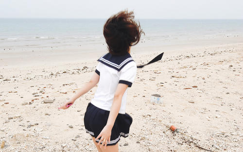 12.在晴朗的天气和愉快的心情中出来一起享受花草。