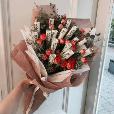 11.最美丽的花是盛开的笑脸；最令人愉快的月份是中秋团圆；最感人的情感是缠绵的丝绸；最令人陶醉的酒是真诚的愿望。在中秋佳节，祝大家团圆快乐！