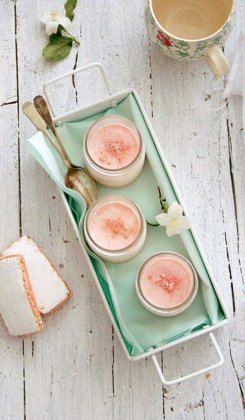 11.生活是有生命的，没有办法，总是做些使自己不快乐的事情。