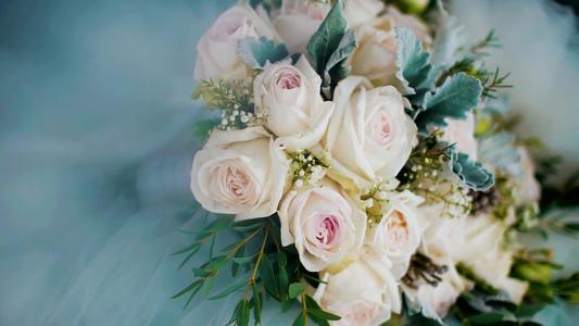 12.如果您想要坚定不移的友谊，则必须首先学会快乐。