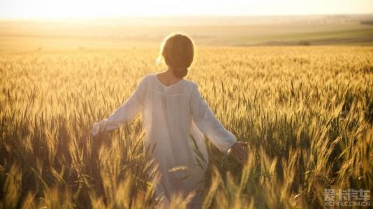 12.喝酒需要喝一千杯,但是当我看到你的微笑时,我就会喝醉。