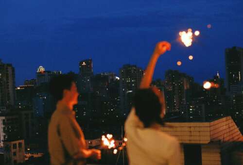 23.我想把你从记忆中抹去，但我总是不由自主地想到你：梦中的每时每刻，苏醒的每一分钟。