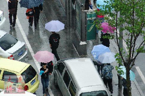 谈论窗外的雨水空间