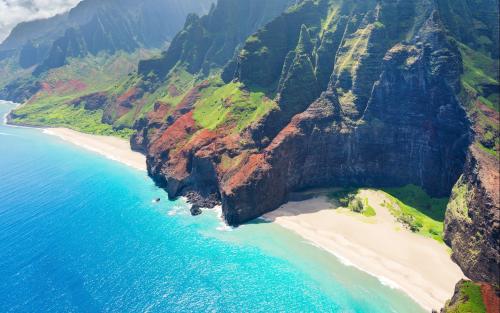 10.阳光明媚，又是晴天。鸟儿在树上鸣叫特别愉快。柔和的春风像母亲温暖的双手抚摸着我的脸颊。