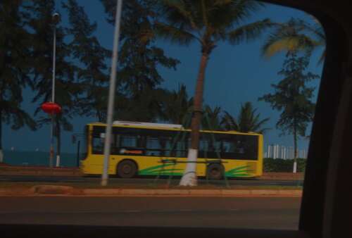 29.不讲理的人要受到注意，喊再见的人要留住。我希望你幸福，但我实际上希望永远与你在一起。